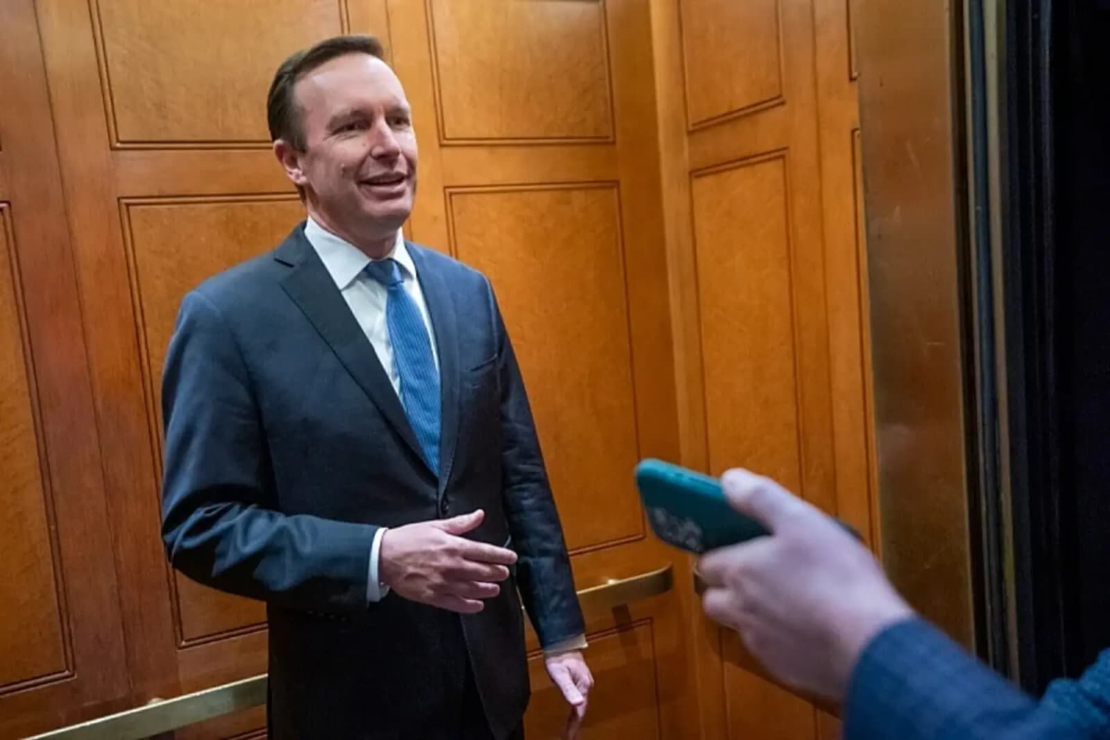 Američki senator upozorava: "Izgubili smo rat s Iranom, Amerika je svakim danom sve slabija" - slika 1