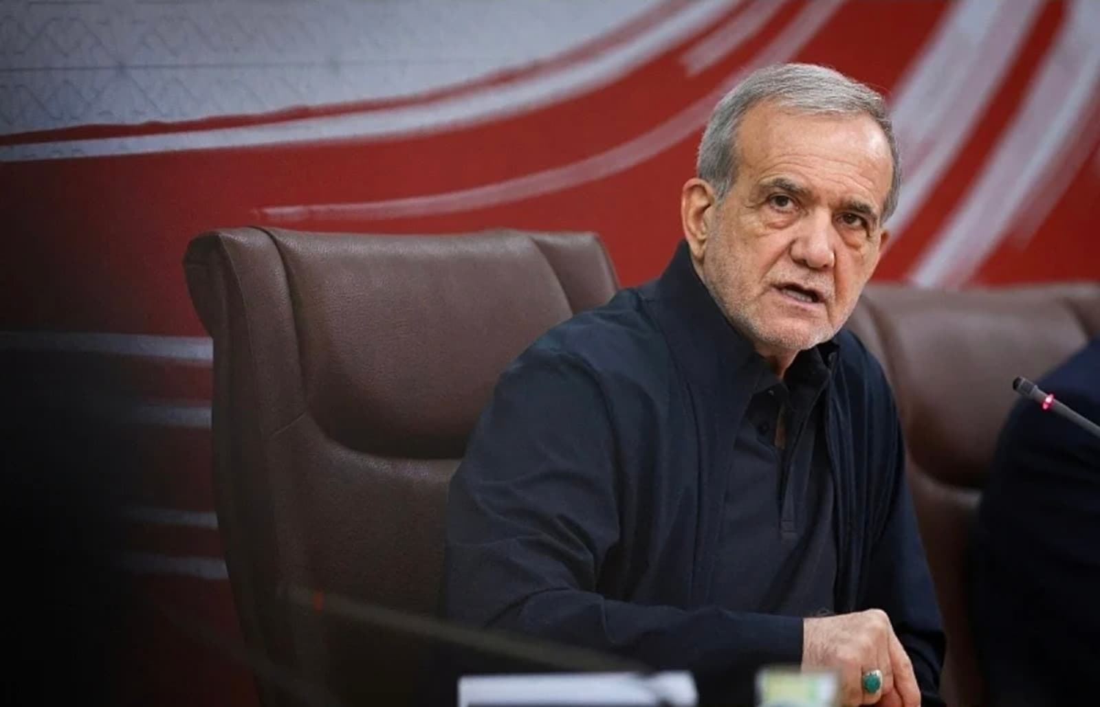 Pezeshkian tvrdi da je s vrhovnim vođom Hameneijem sedam sati razgovarao o ratu i krizi - slika 1