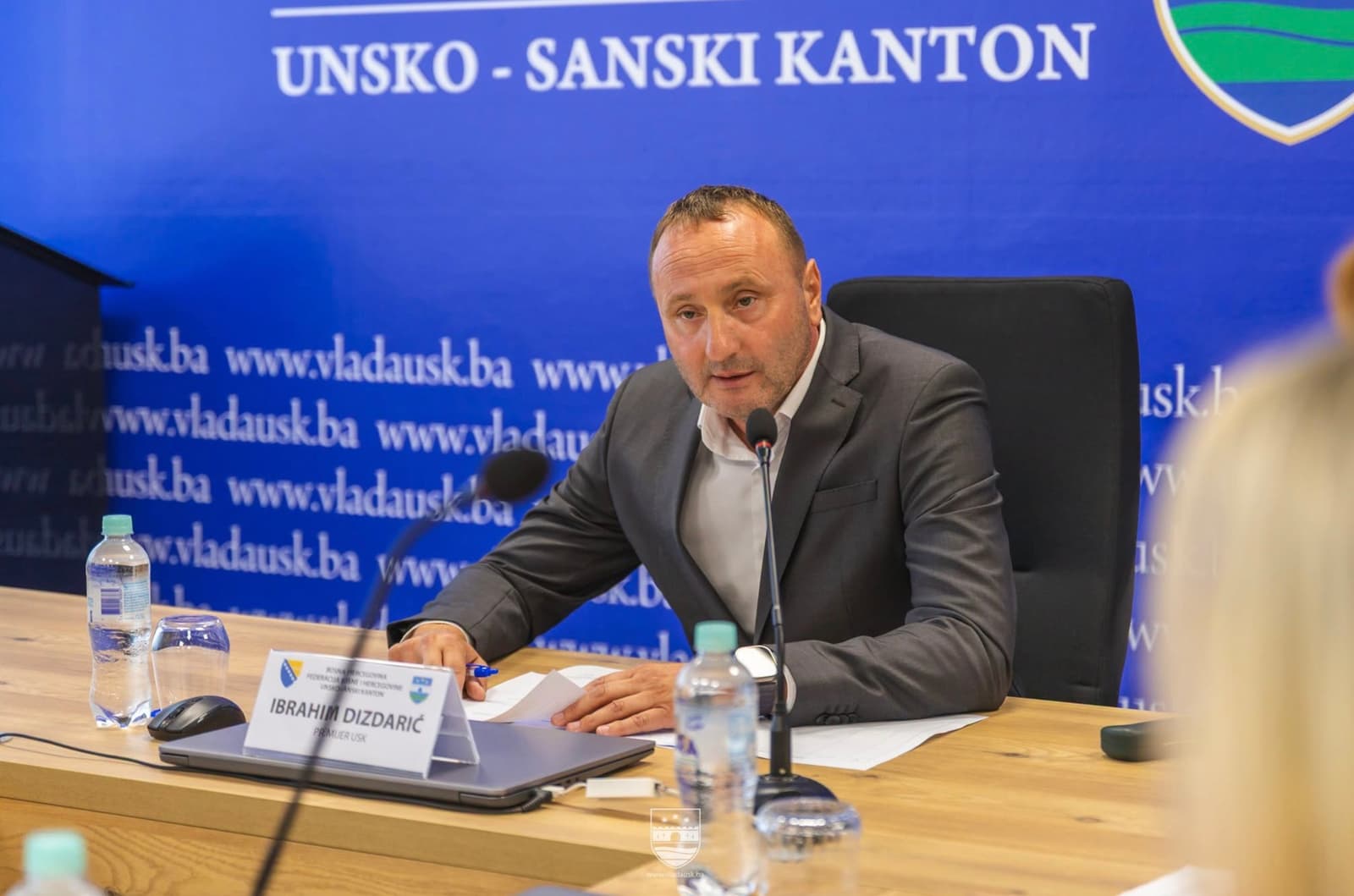 Dizdarić ukida naknade ministrima za rad u komisijama: Na redu i službena vozila 24 sata? - slika 1