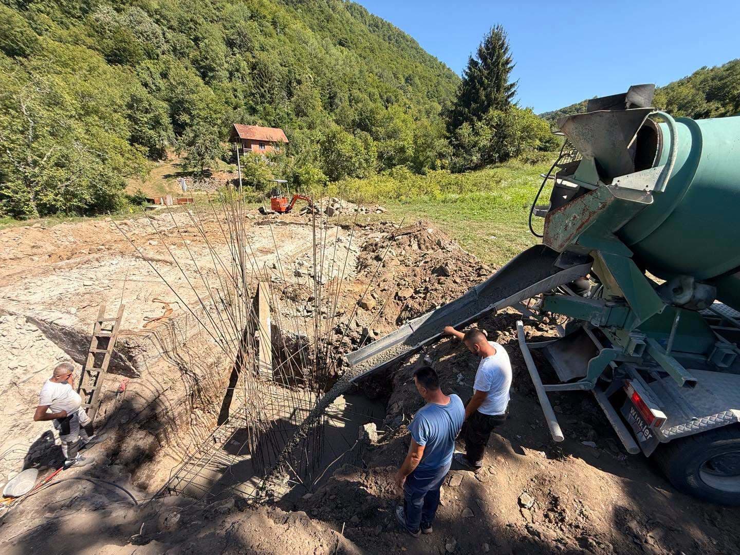 Počela obnova džamije u Sasama kod Srebrenice: Za prvu fazu potrebno 100.000 KM - slika 1
