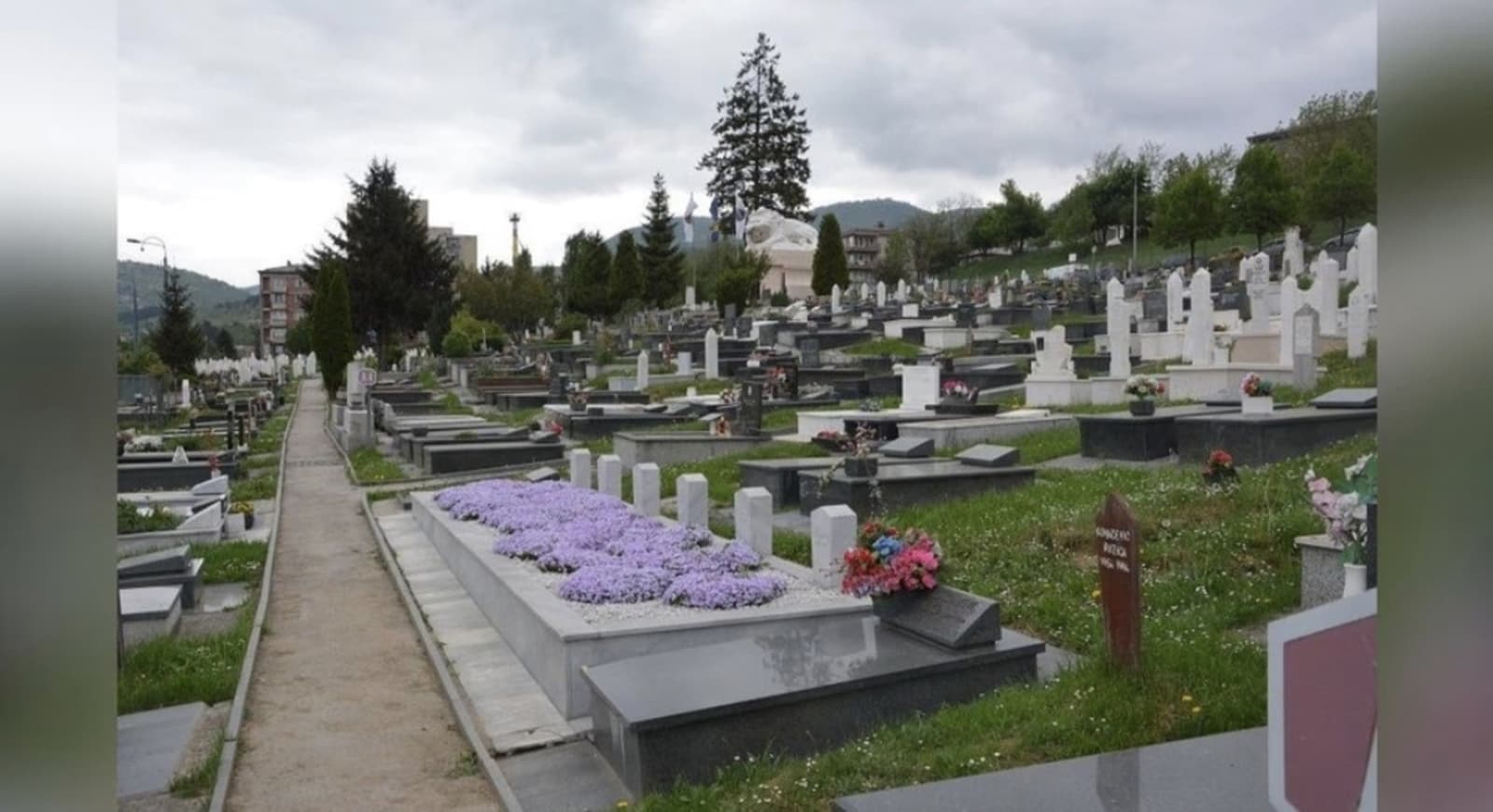 U neoznačenim grobovima na groblju 'Lav' pronađeni posmrtni ostaci više osoba - slika 1