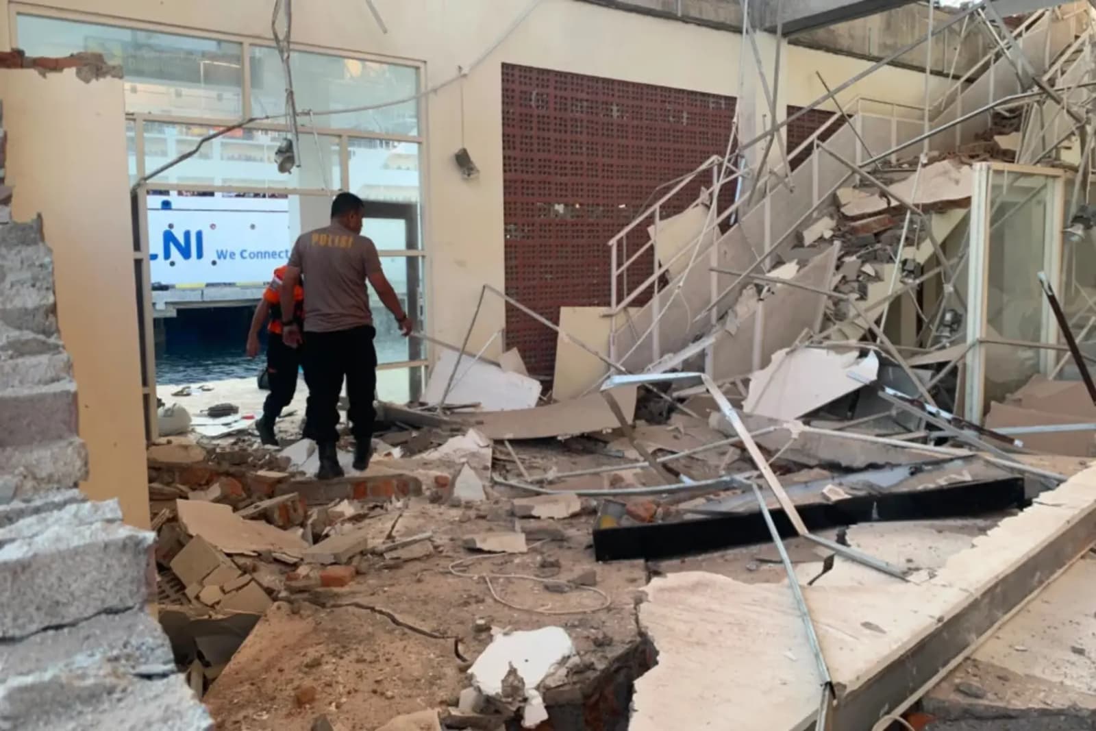 Razoran zemljotres pogodio Indoneziju: Pet osoba poginulo - slika 1