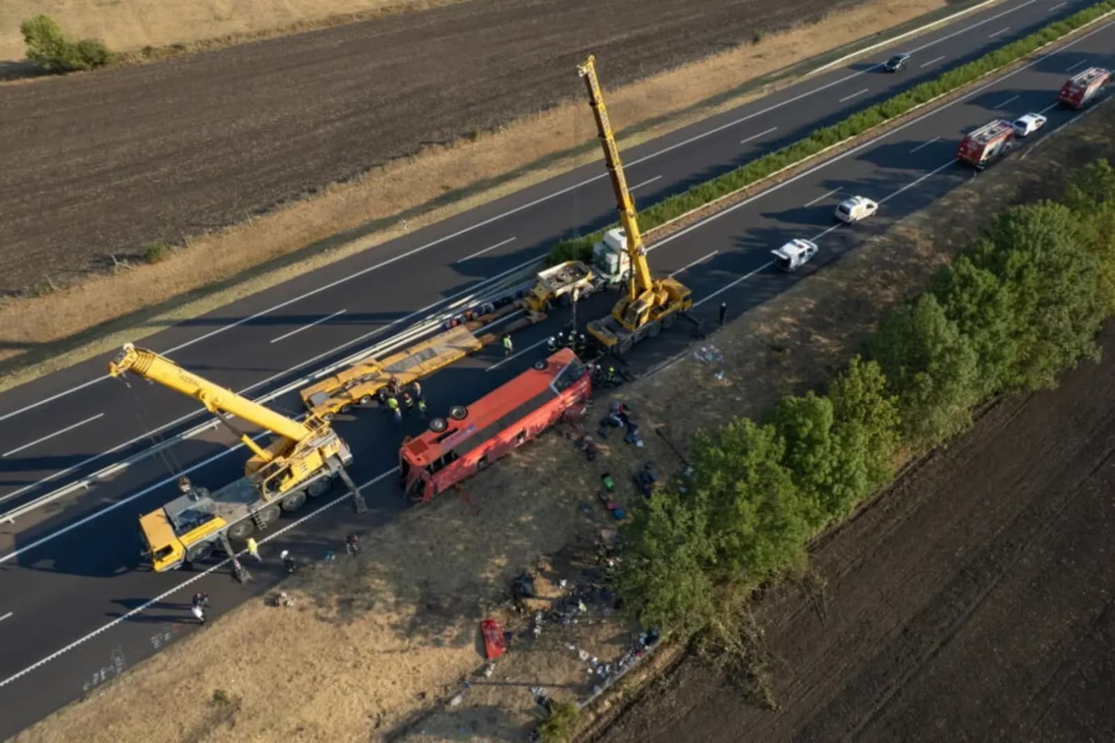 Mađarska: 12 mrtvih u prevrtanju autobusa - slika 1