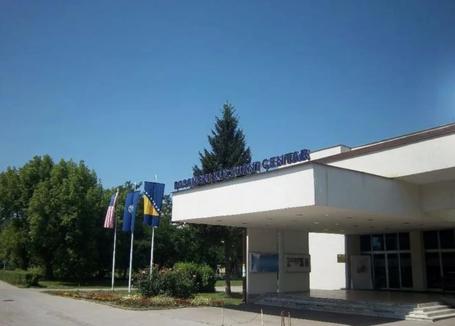 Studenti AUBiH ostali bez dokumentacije, traže odgovore: "Izgubili smo godine, novac i budućnost" - slika 1