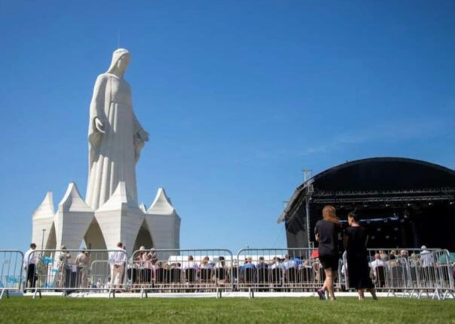 Najviši u Evropi: U Poljskoj otkriven ogroman kip Djevice Marije - slika 1
