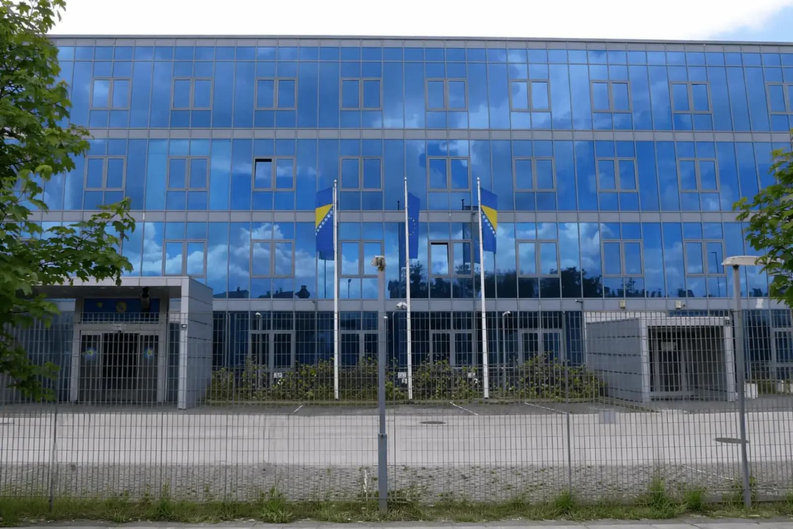 Hakovan email servis Službe za poslove sa strancima: Ukradeni korisnički podaci uposlenika - slika 1