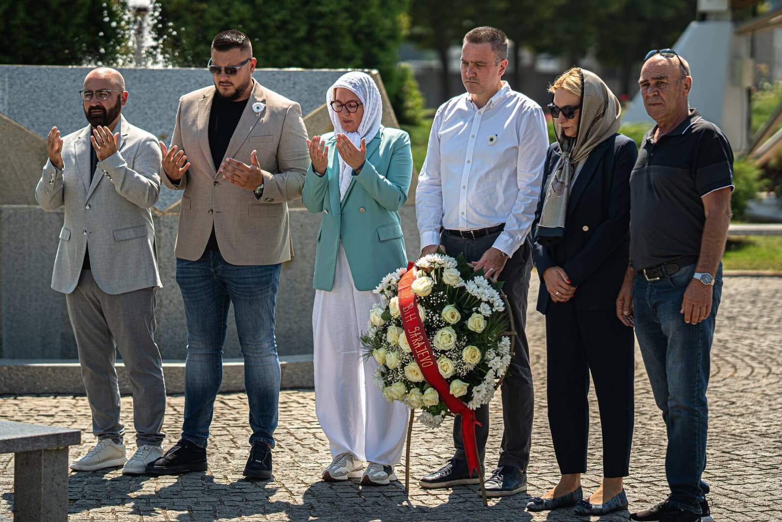 Inicijativa iz Sarajeva: Pravna pomoć za 26 uposlenika i saradnika Memorijalnog centra Srebrenica - slika 1
