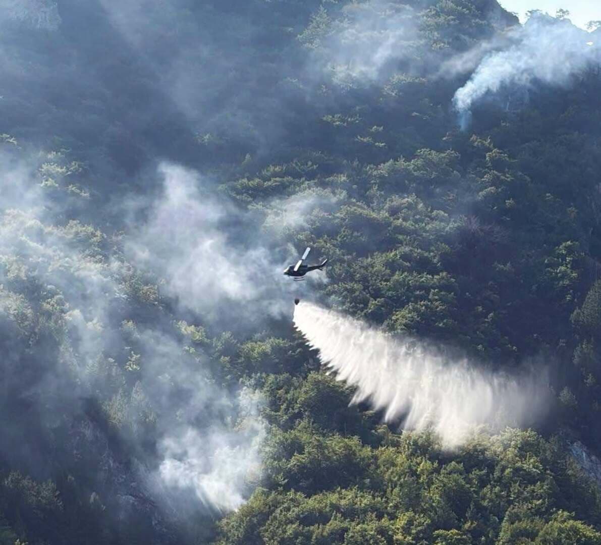 Helikopteri Oružanih snaga BiH gase požare na Plješevici i kod Bosanskog Grahova - slika 1