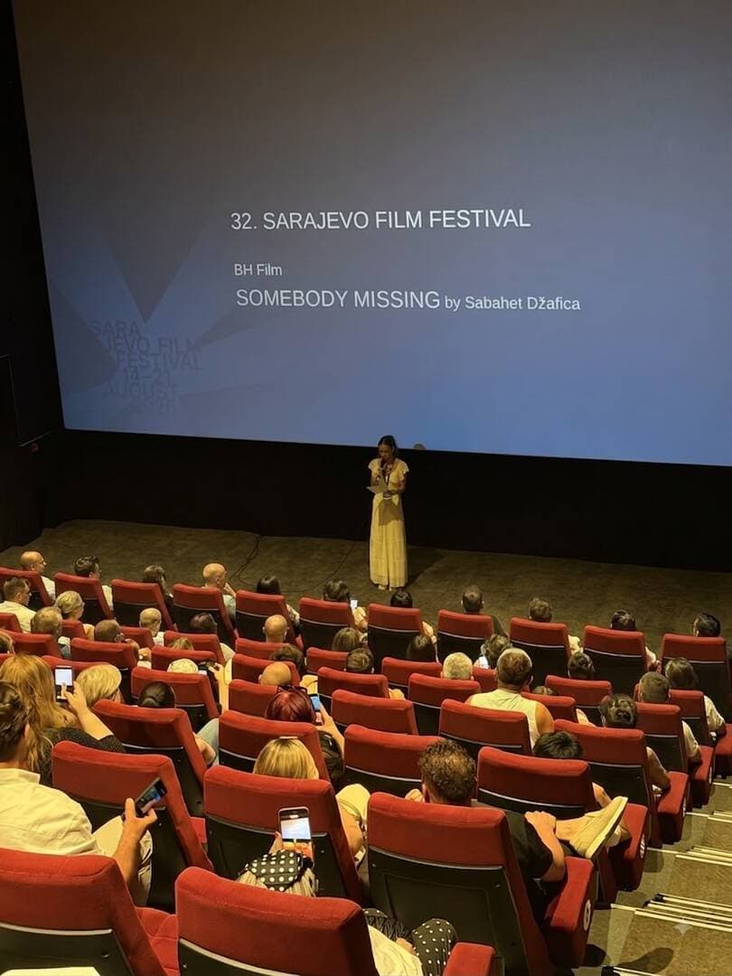 „U mahali neko fali“ imao svjetsku premijeru na Sarajevo Film Festivalu: Film o sjećanju i životu nakon traume rasplakao publiku - slika 1