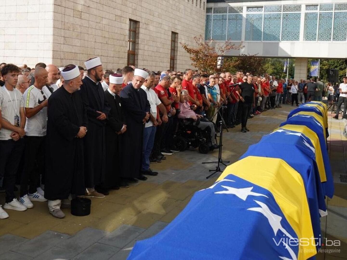 Odlazak "bosanskih ljiljana": Klanjana dženaza bh. planinarima u Zenici - slika 1