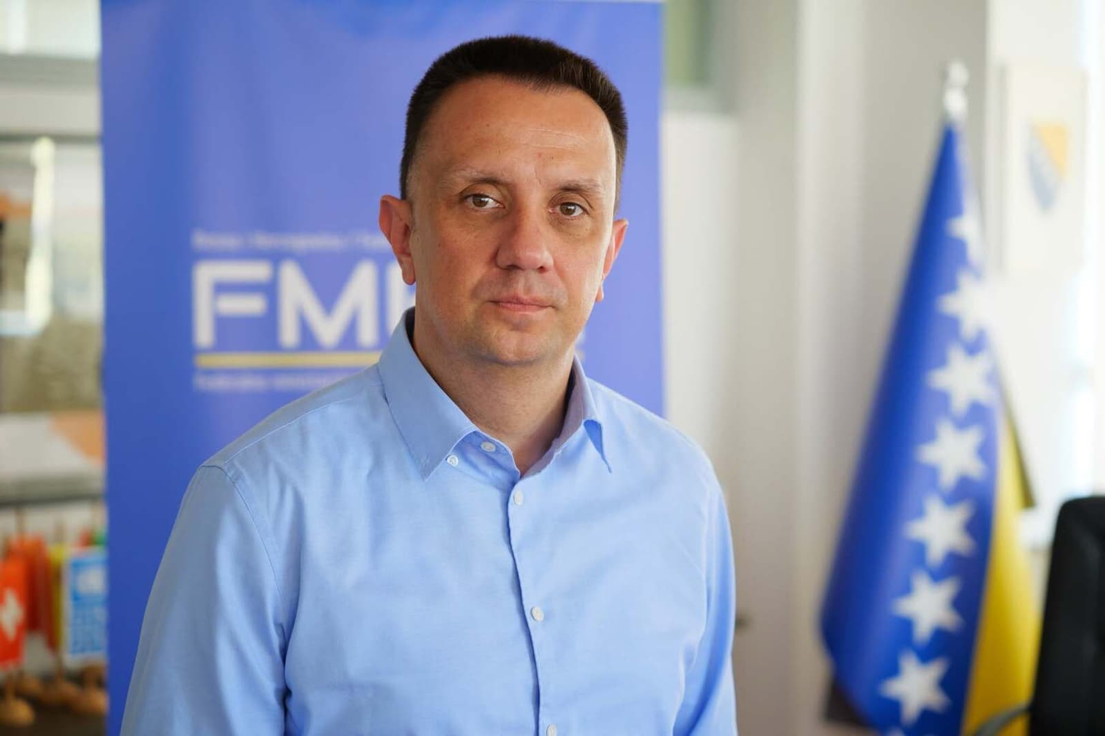 Lakić odgovorio na optužbe: „Napadajte mene i moj rad, ali ne uvlačite moju porodicu“ - slika 1