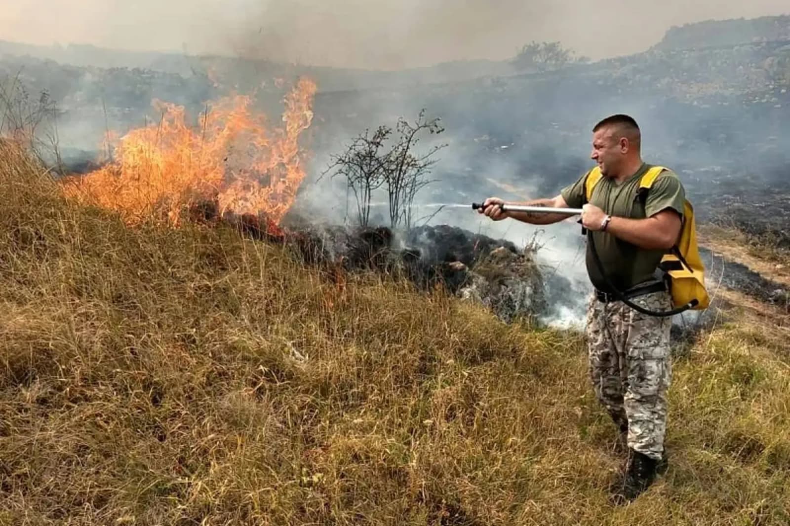 Oružane snage BiH nastavljaju podršku pri gašenju požara: Odobren zahtjev za Goražde i Pale - slika 1