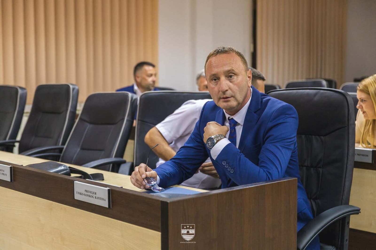 Dizdarić ukinuo „zlatnu karticu“ i privilegije Vlade USK, a čekaju ih nova službena vozila od 362.600 KM - slika 1