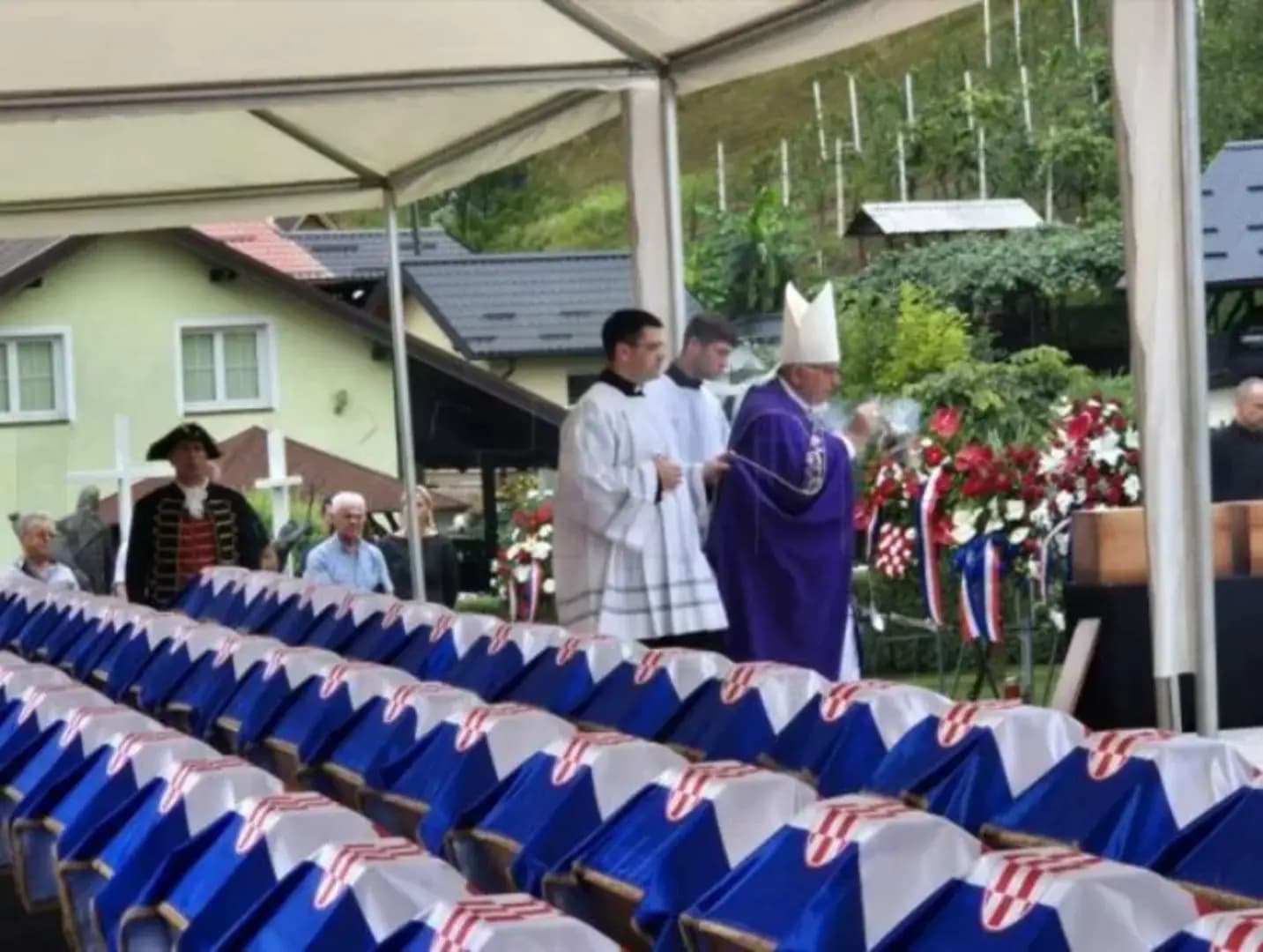 U Donjem Maclju pokopano 500 žrtava ekshumiranih iz grobnica u Sloveniji - slika 1