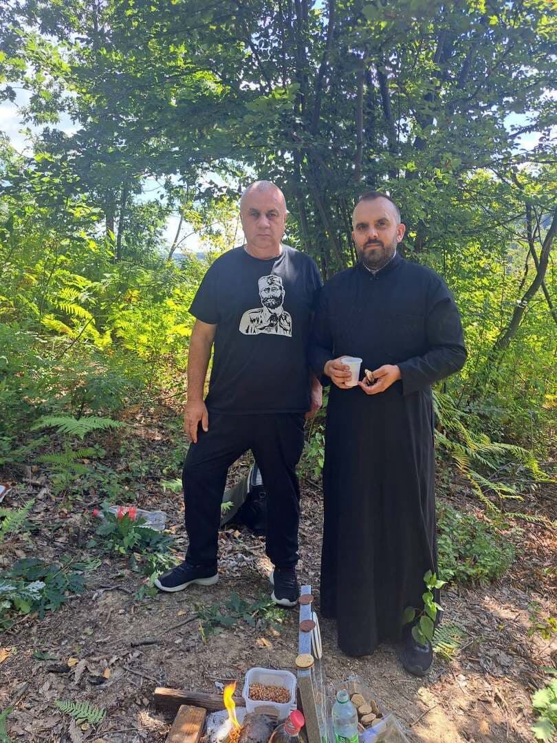 Vojin Pavlović ponovo veliča četničke zločince: Nakon presude zbog Mladića, pozirao u majici s likom Draže Mihailovića - slika 1