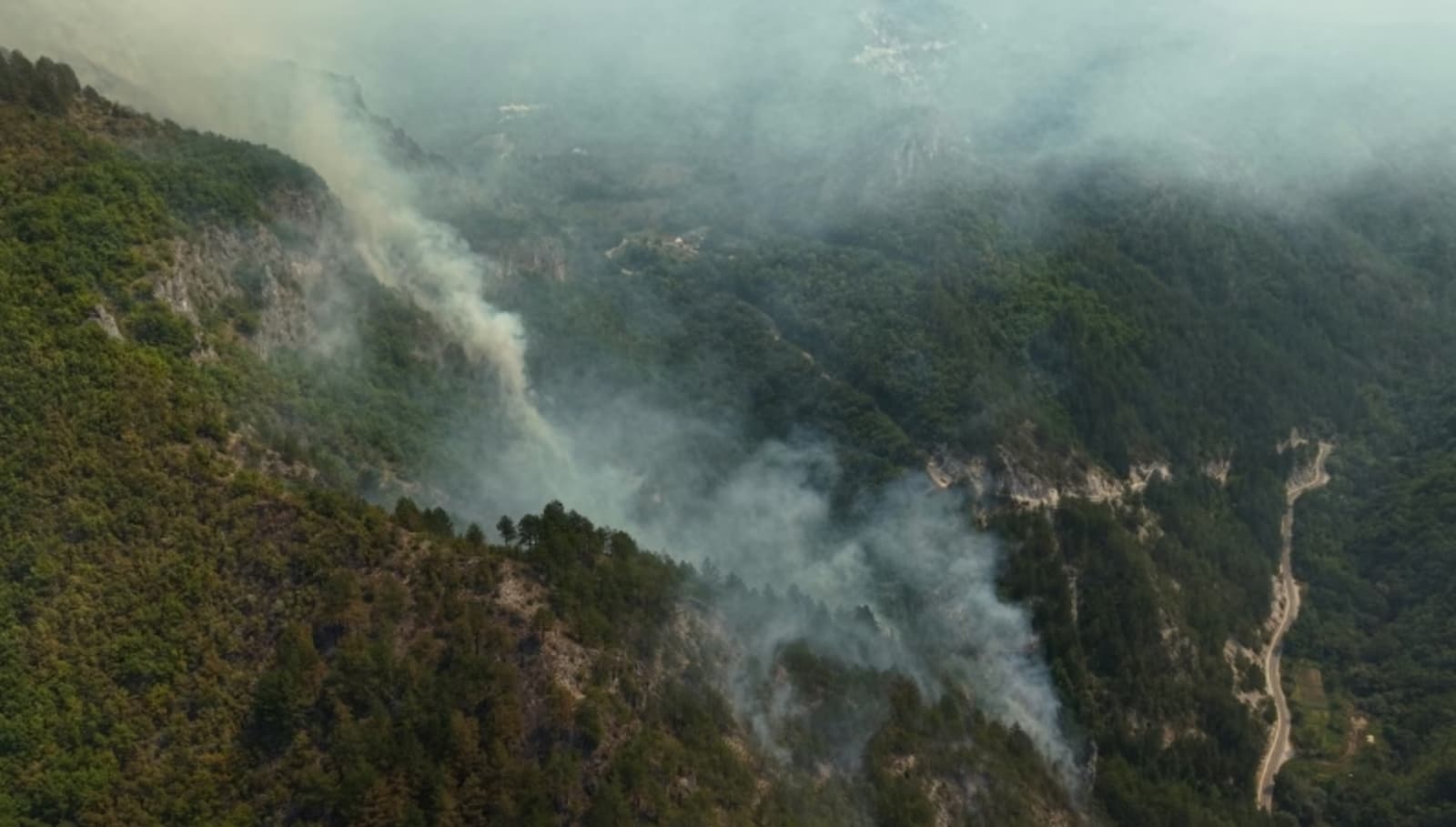 Požari prijete naseljima, u Krajini uvedene redukcije vode - slika 1