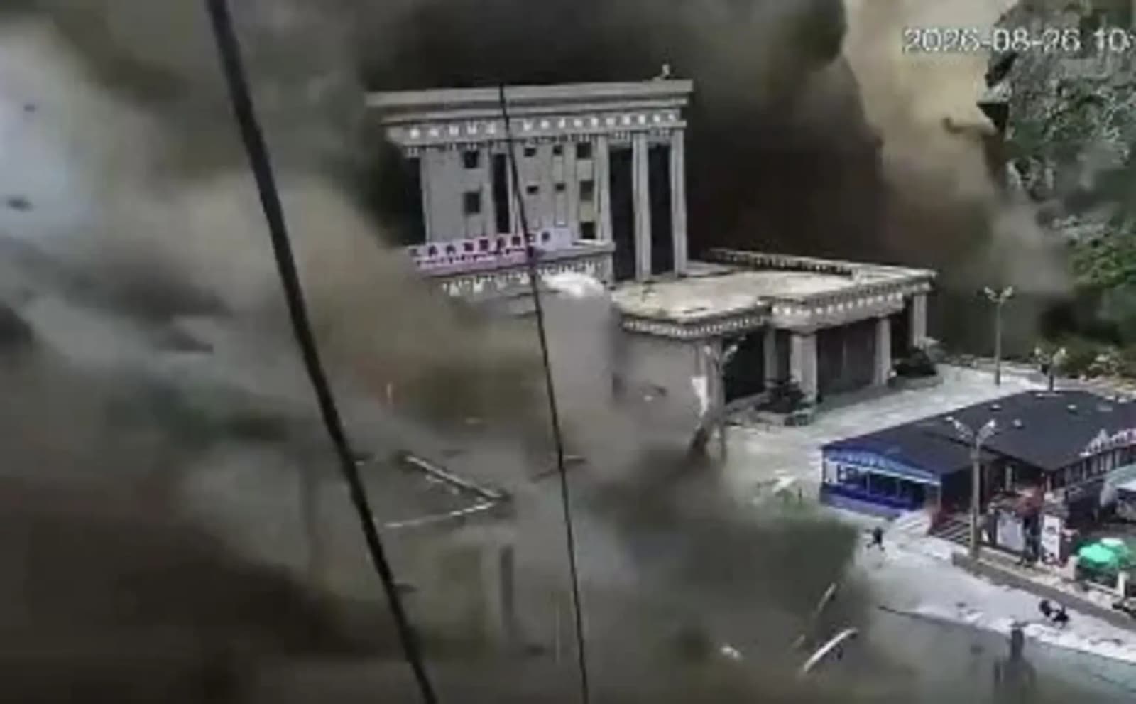 Nema povrijeđenih ni nestalih državljana BiH u katastrofi u Nepalu - slika 1
