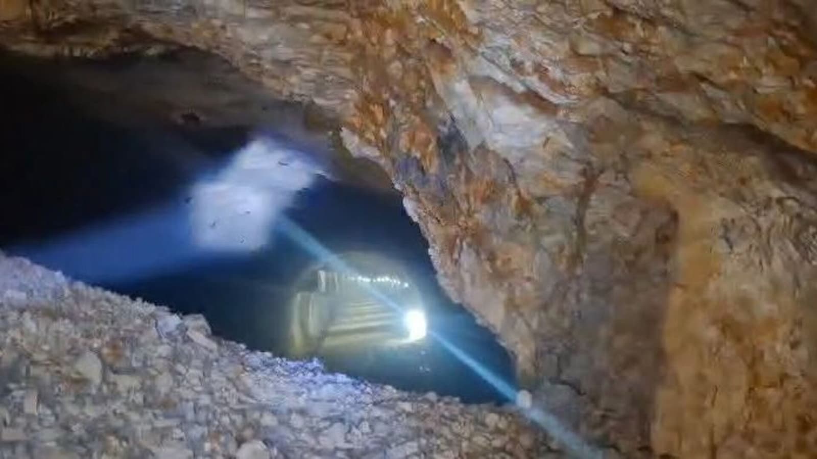 Probijena desna cijev tunela Kvanj na Koridoru 5c - slika 1