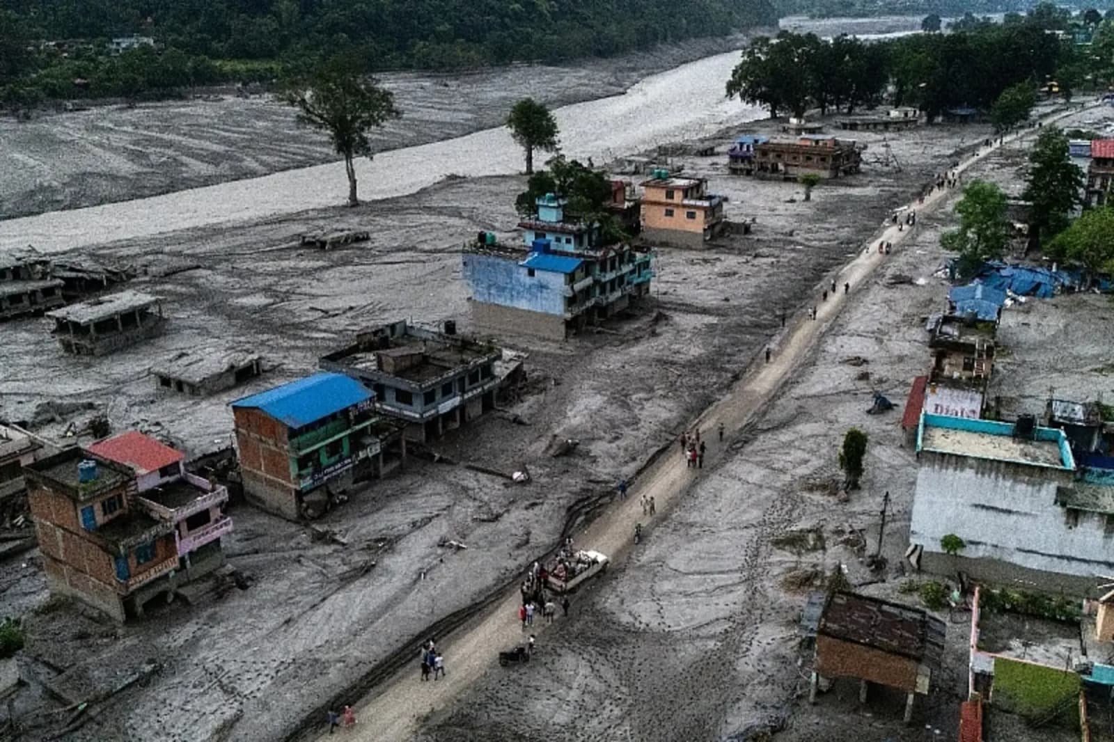 Broj žrtava u Nepalu nakon poplava i klizišta povećan na 675, više od 2.000 ljudi se vodi kao nestalo - slika 1