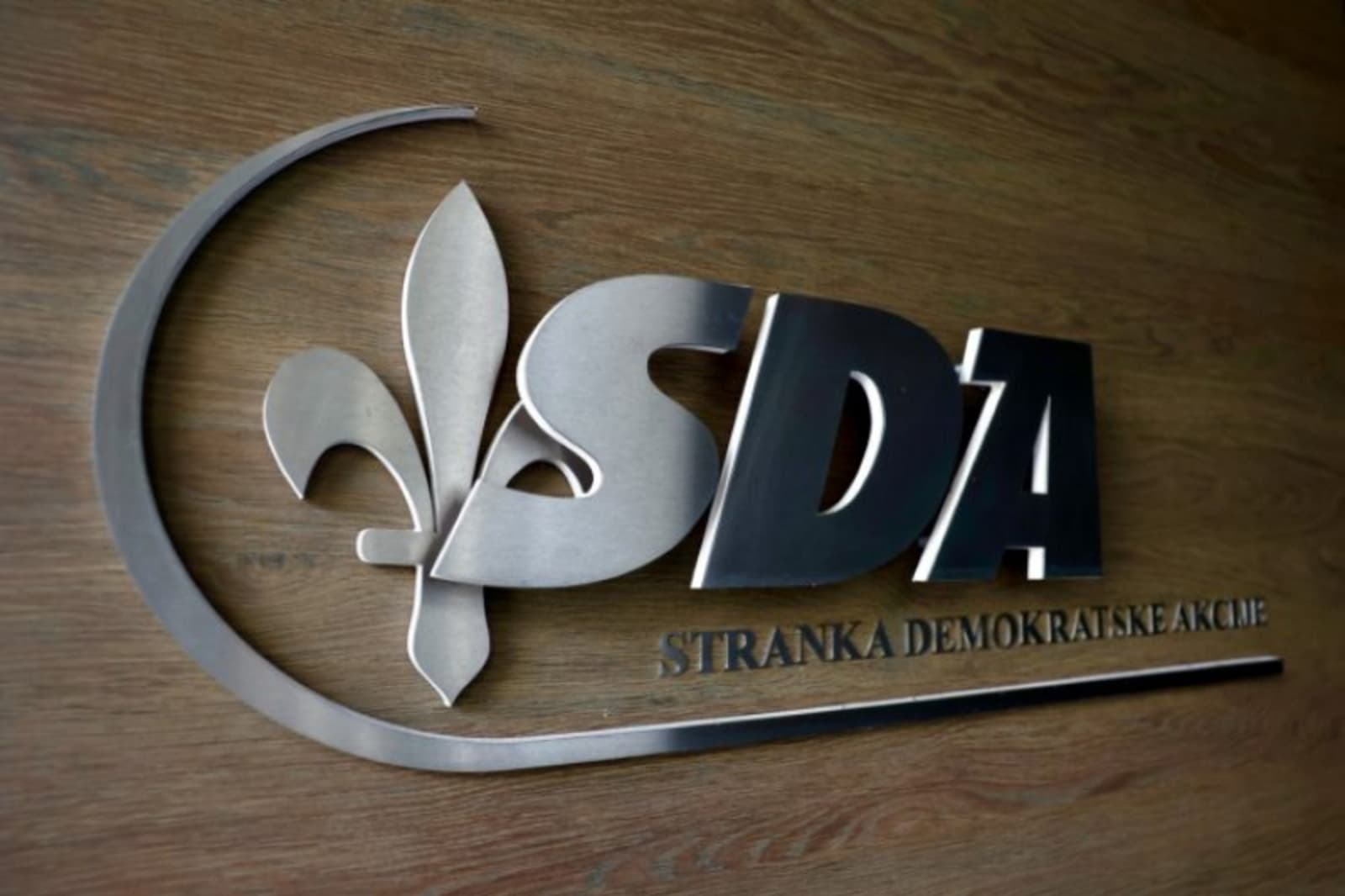 SDA: Jeftini spinovi Trojke o Izetbegoviću neće skrenuti pažnju sa njihovih afera i katastrofe koju su proizveli - slika 1