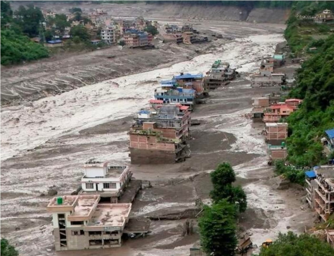 Spasioci u Nepalu i Kini tragaju za više od 3.000 nestalih nakon katastrofe - slika 1