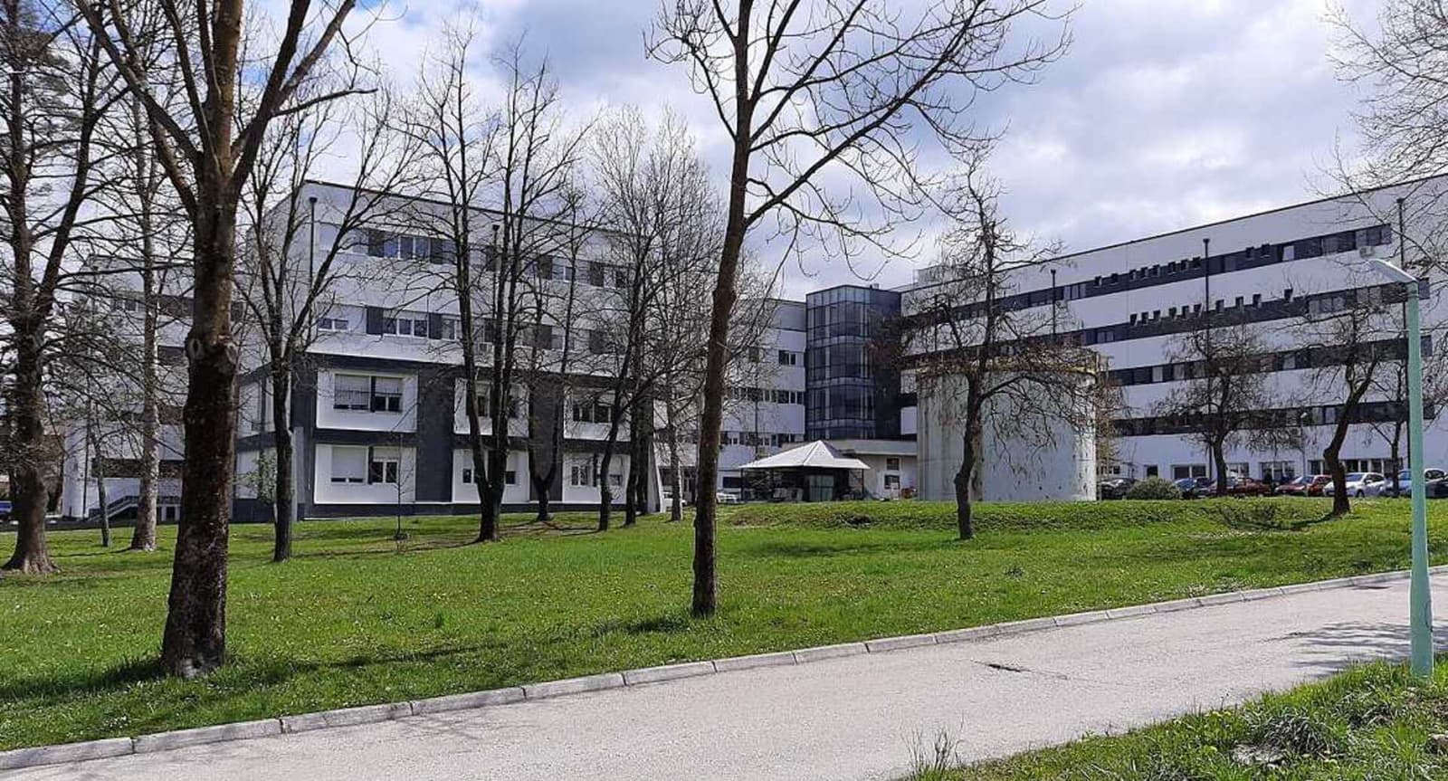 Postignut historijski dogovor u USK: Povećanje plata i bolji uslovi za oko 2.800 zdravstvenih radnika - slika 1