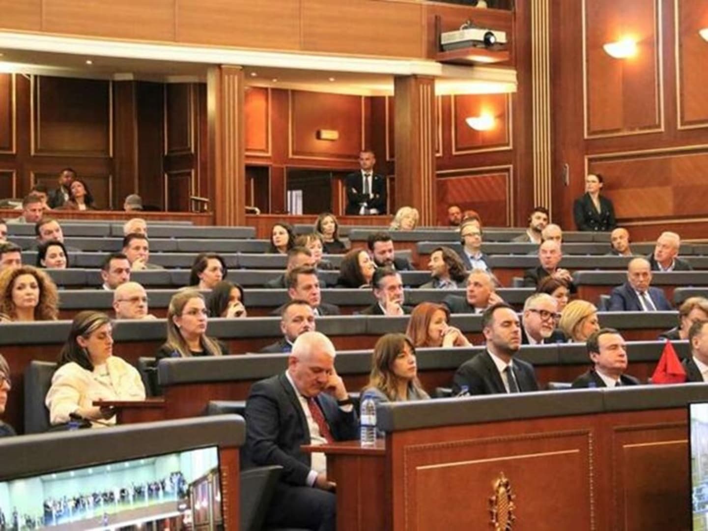 Šest zastupnika odbija podržati kandidata za predsjednika, zemlji prijete novi izbori - slika 1