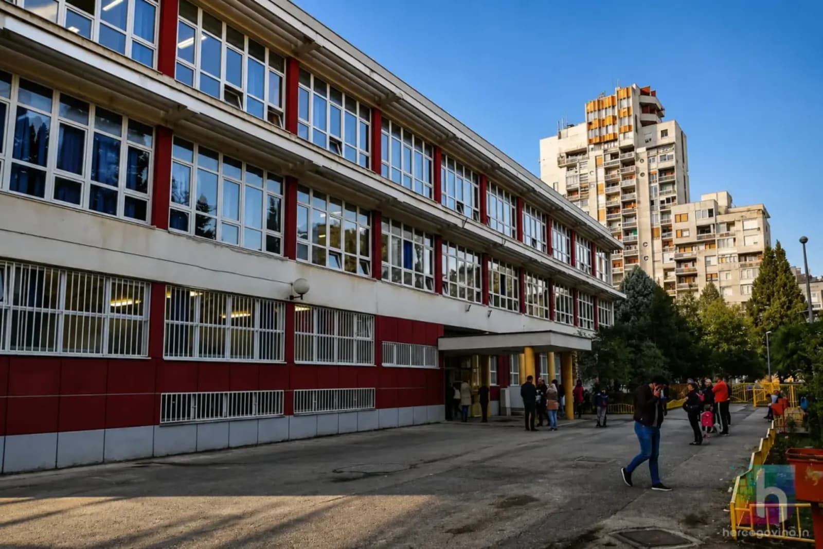 Zbog velikih vrućina odgađa se početak školske godine u HNK - slika 1