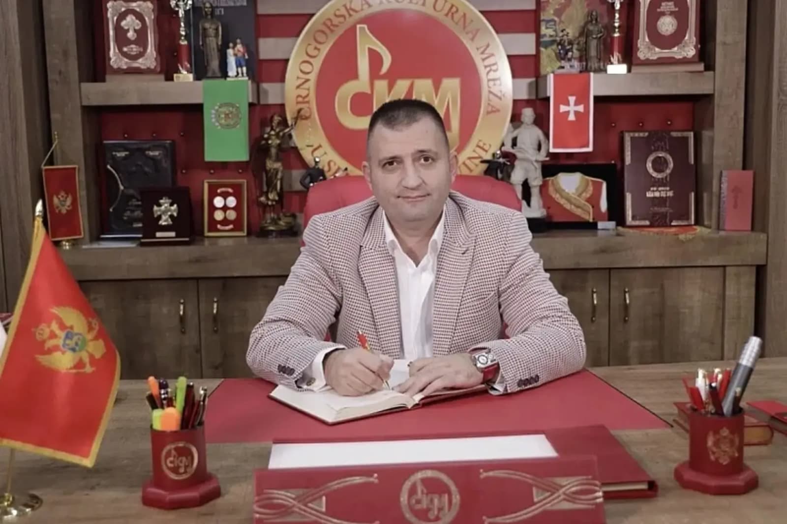 Predsjednik Crnogorske kulturne mreže izvinio se građanima BiH zbog Mandićevog postupka nakon smrti zločinca Mladića - slika 1