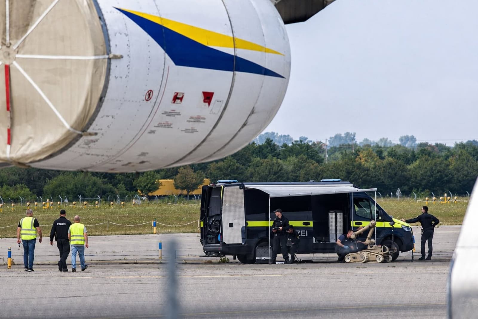 Tragovi istrage napada dronom na ukrajinski avion u Lajpcigu vode prema Srbiji - slika 1