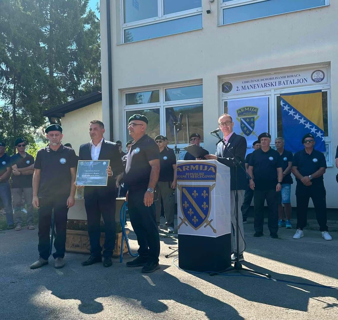 U Bilješevu obilježena 32. godišnjica formiranja 2. manevarskog bataljona, otvoreno spomen-obilježje - slika 1