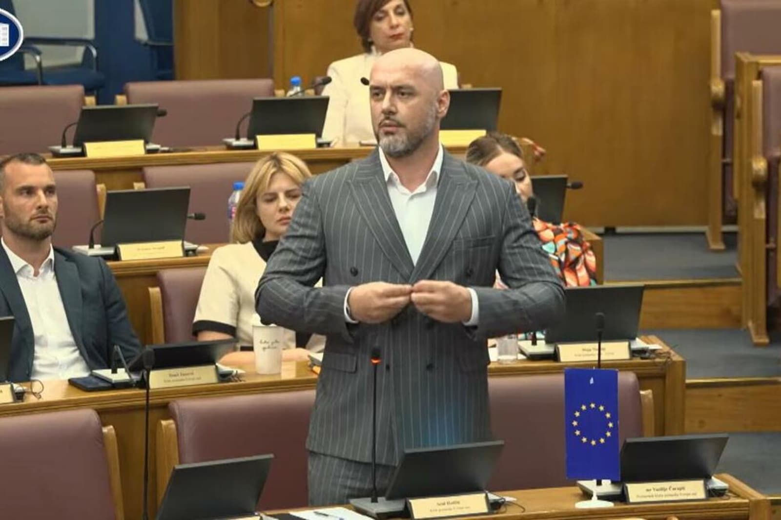 Poslanik protiv Spajića: "Glasaću za smjenu Mandića!" - slika 1