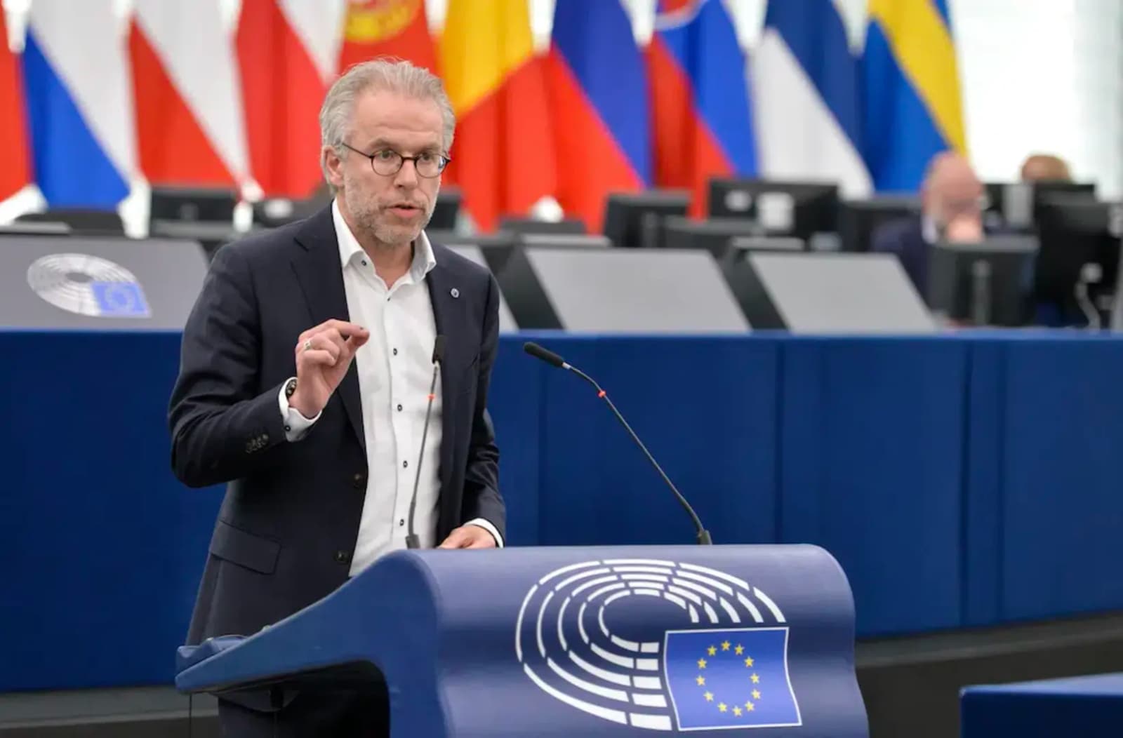 Thijs Reuten uputio poruku Srbiji zbog veličanja zločinca Mladića: "Odvratno" - slika 1