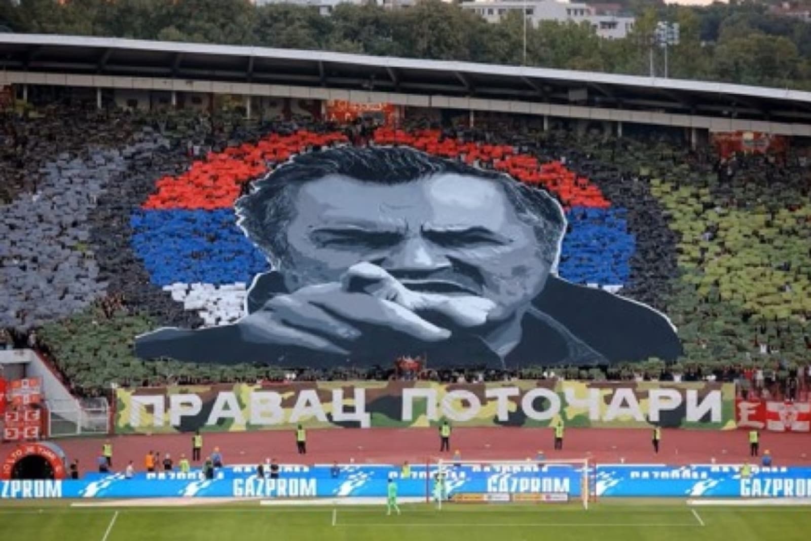 Genocidna koreografija: Na stadionu „Crvene zvezde“ poruka – „Pravac Potočari“ - slika 1