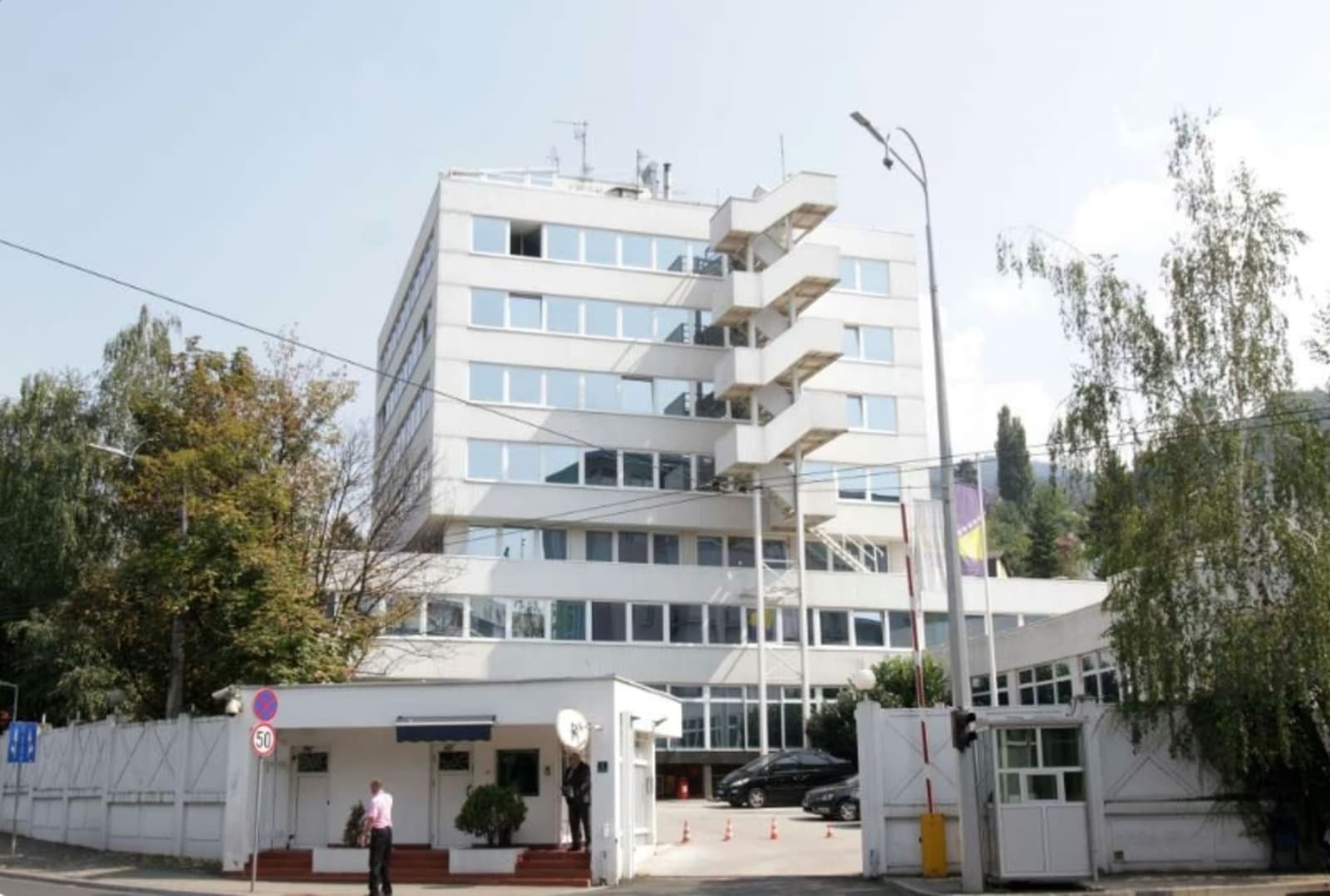 OHR: Budućnost BiH ne može se graditi na osnovu veličanja onih koji su odgovorni za najteže zločine iz prošlosti - slika 1