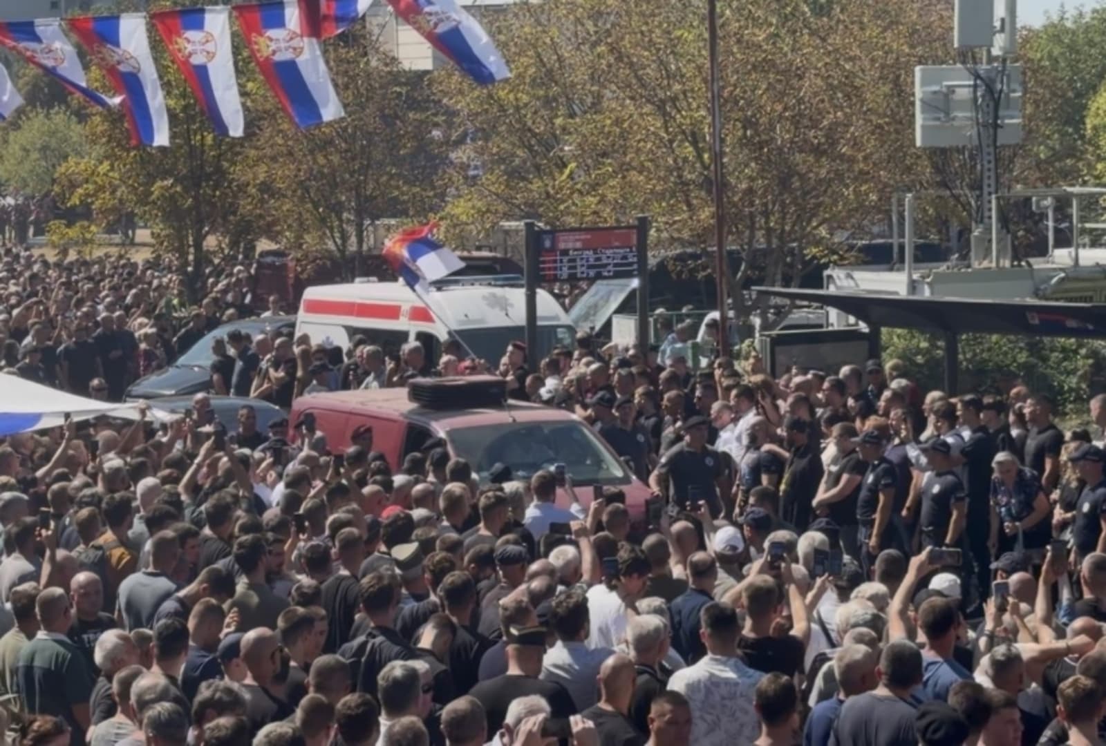 “Crveni kombi” za generala Ratka: Pravac Džehennem! - slika 1
