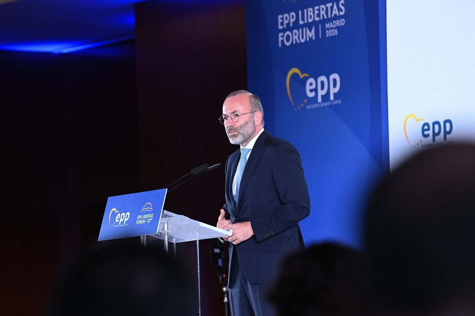 Weber: Veličanje Mladića je u oštroj suprotnosti s evropskim vrijednostima, Srbija potkopava povjerenje EU - slika 1