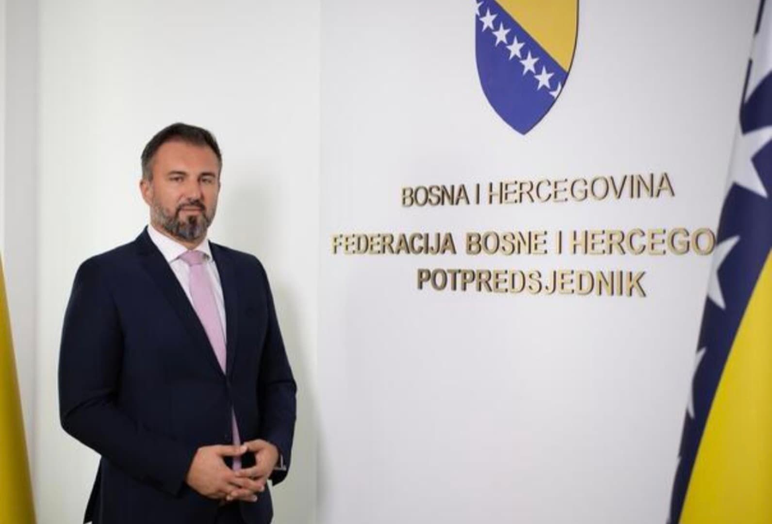 Stojanović podnio krivičnu prijavu protiv direktorice RTRs-a zbog veličanja Mladića - slika 1
