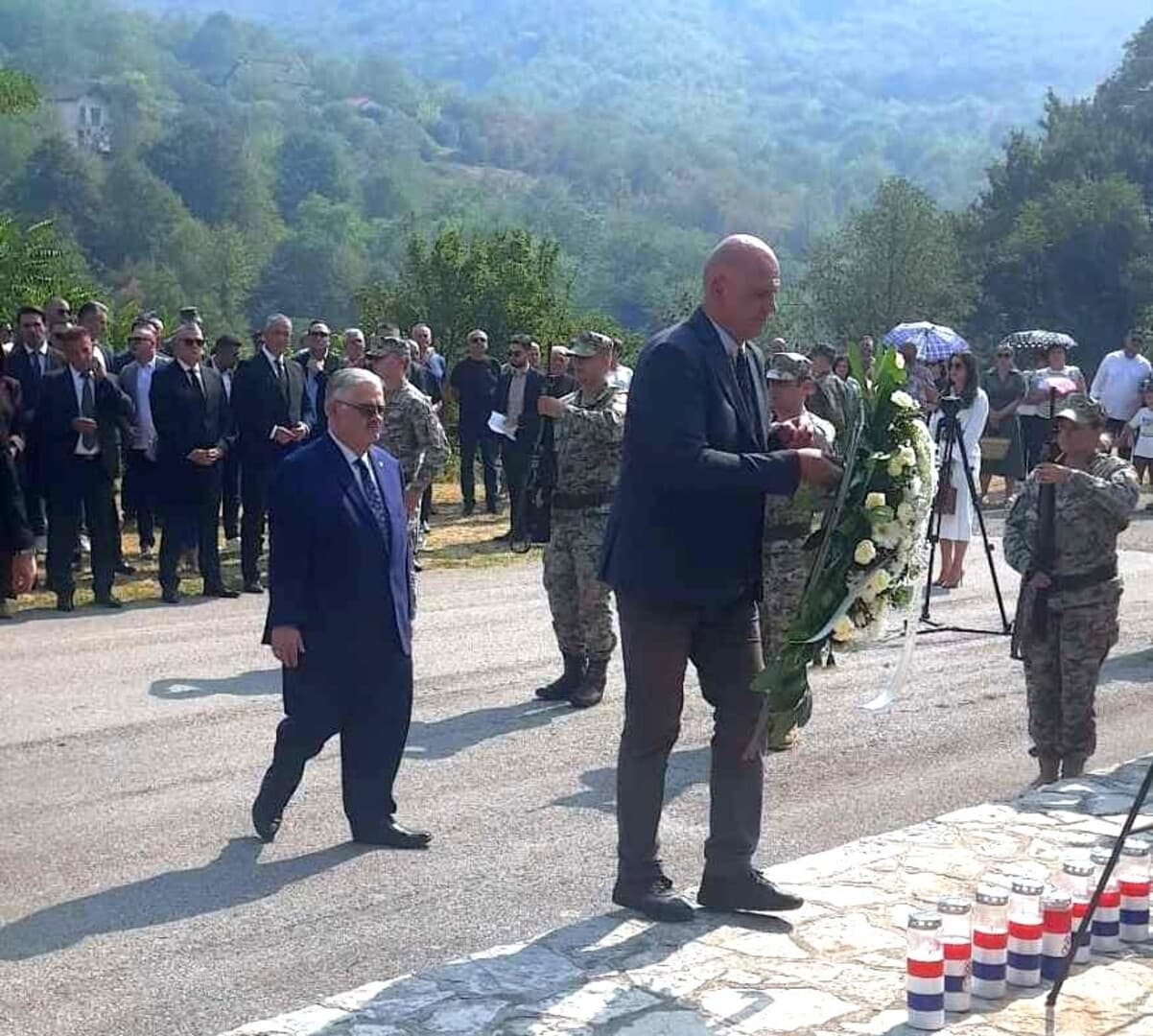 Crishock odao počast hrvatskim civilima ubijenim u Grabovici: „Nikada ih ne smijemo zaboraviti“ - slika 1