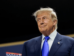 Trump obećao po 5.000 dolara svakom Amerikancu ako republikanci pobijede na međuizborima