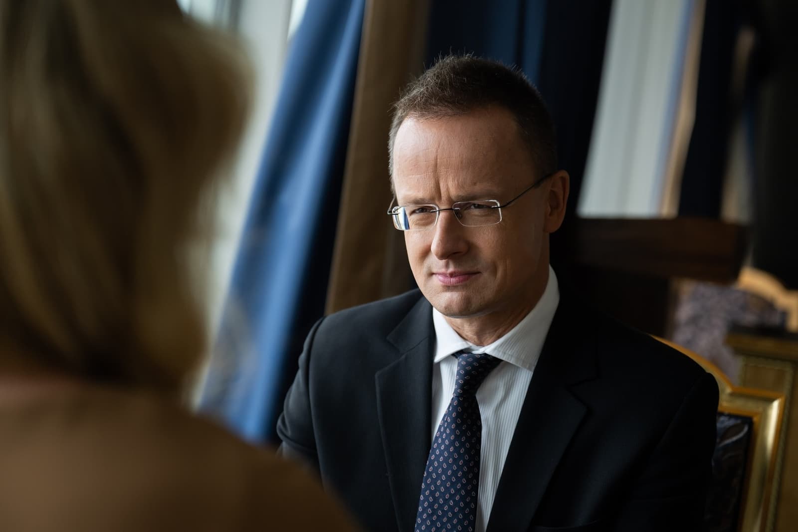 Szijjártó skoro hiljadu diplomata poslao u inostranstvo bez konkursa - slika 1
