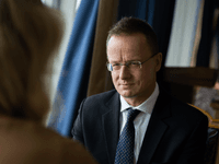 Szijjártó skoro hiljadu diplomata poslao u inostranstvo bez konkursa