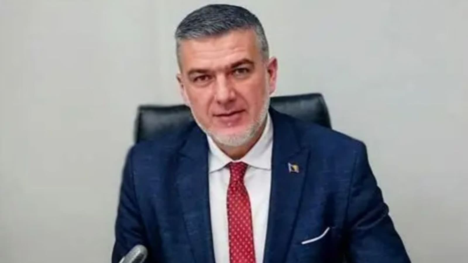 SNSD i SDS zajedno opozvali potpredsjednika Skupštine grada Bijeljina Samira Baćevca zbog objave o zločincu Mladiću - slika 1