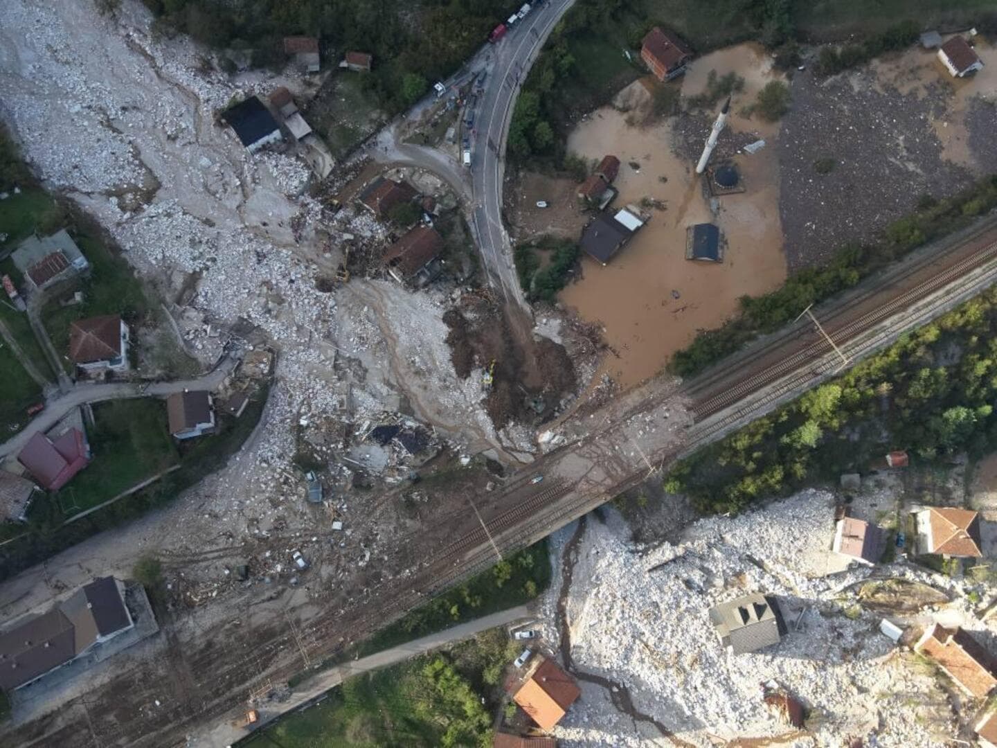 Poplave zaustavile vozove u velikom dijelu FBiH: Potpuno prekinut saobraćaj na šest pruga - slika 1