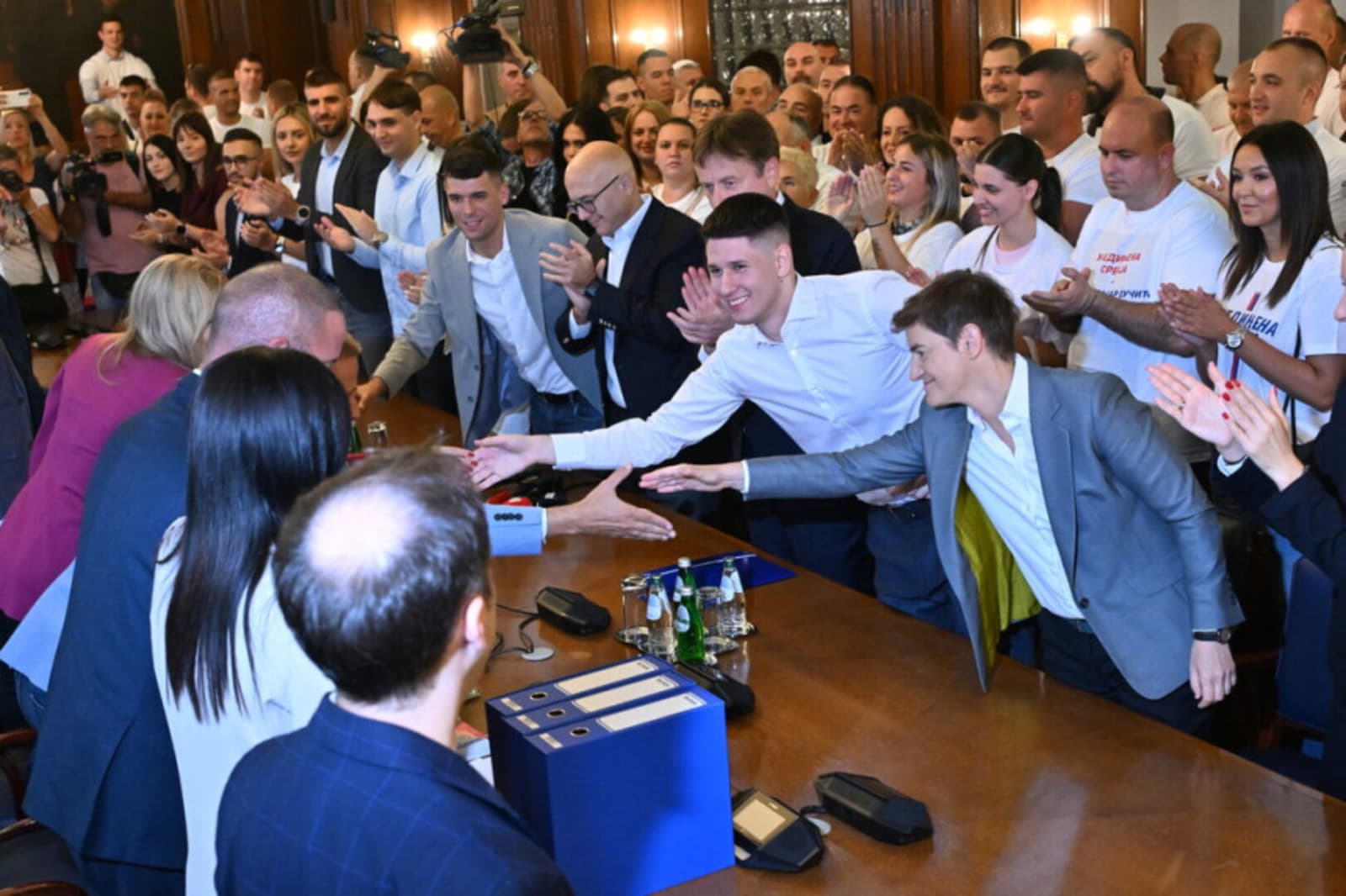 Vučićeva koalicija prva predala listu: Za nekoliko sati prikupili više od 224.000 potpisa - slika 1