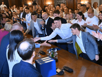 Vučićeva koalicija prva predala listu: Za nekoliko sati prikupili više od 224.000 potpisa
