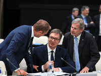 Austrijski Zeleni traže objašnjenje zbog sastanka Hahna i Vučića koji je održan dan prije sahrane zločinca Mladića