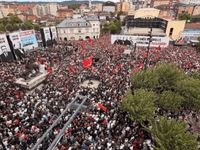 Kosovo pred presudom Thaçiju: Desetine hiljada na ulicama Prištine, poruke stigle iz Tirane, Beograda i Brisela