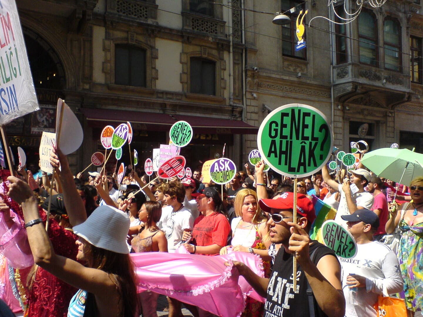 Turska policija upala u prostorije šest LGBTI organizacija, desetine ljudi privedene - slika 1