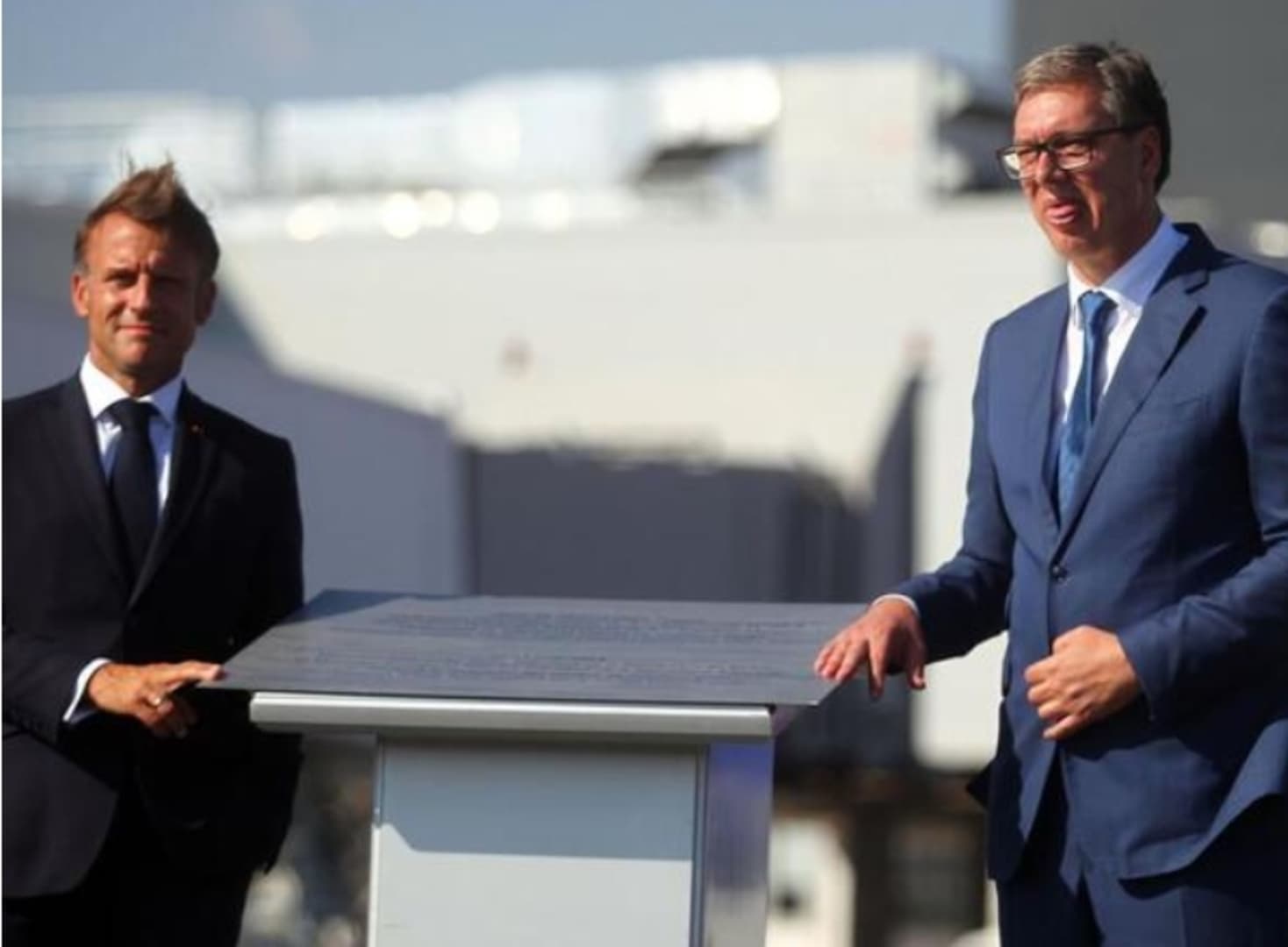 EU ljuta na Macrona zbog Vučića: Zločinca zamijenili Rafali i milioni - slika 1